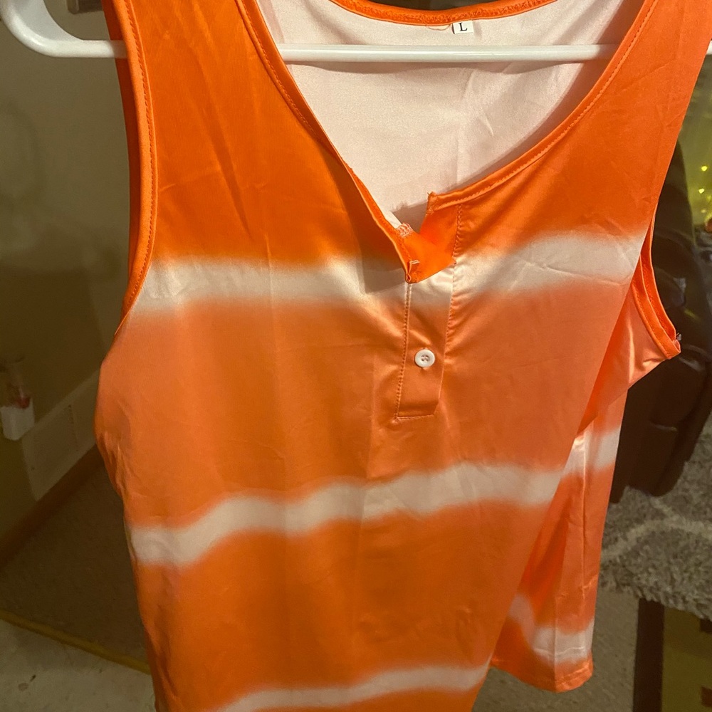 Tops - Picture 3 of 4